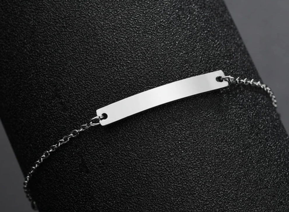Horizontal curved bracelet (4mm x 30mm)